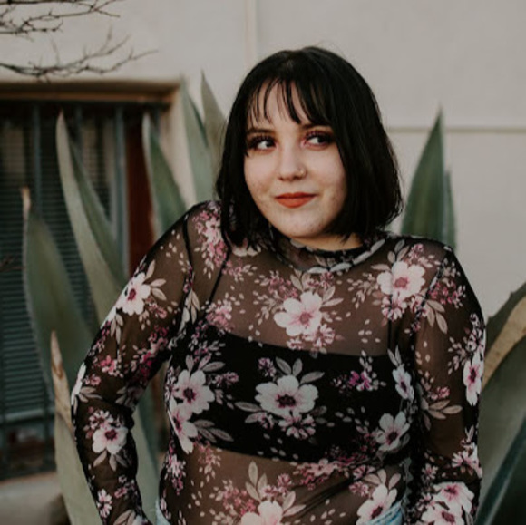 Meet your Posher, Alyssa - Picture 1 of 1